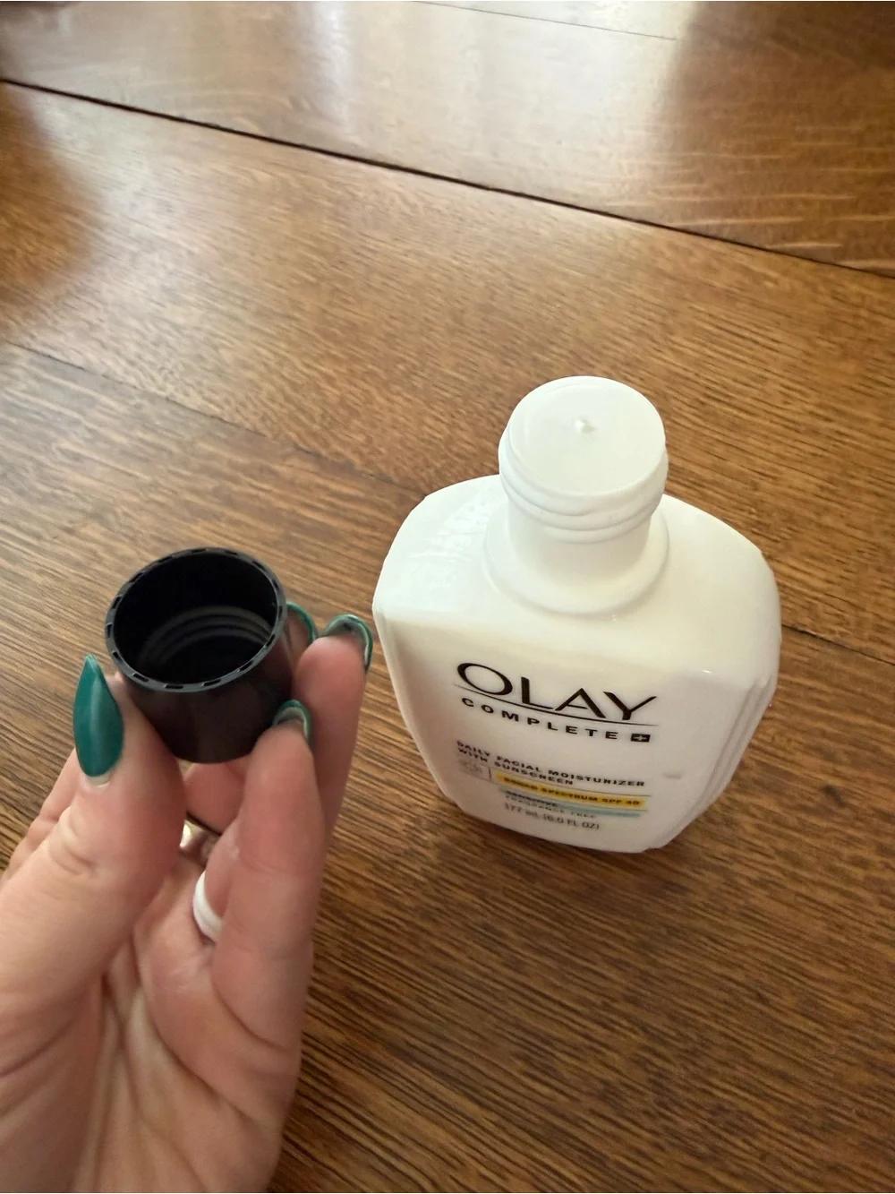 OLAY Complete Daily Facial Moisturizer - White with Black Cap